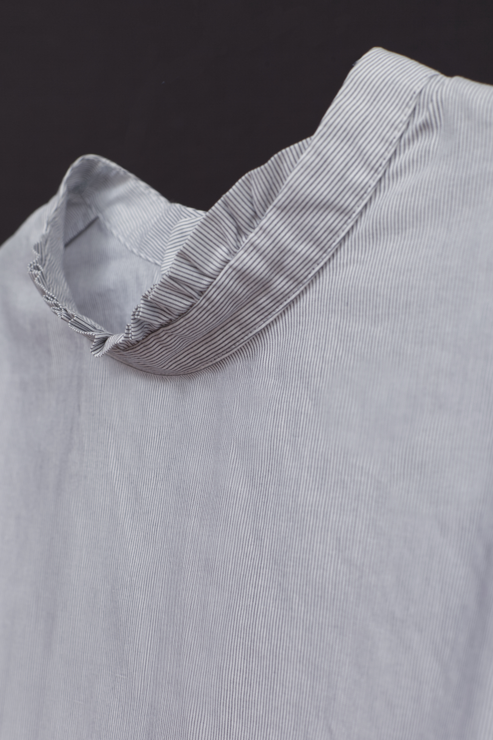 paula-immich-Bluse aus italienischem Hemdenstoff mit Stehkragen und Rüschen